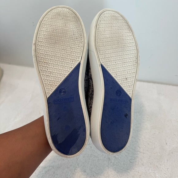 Rothys Womens Size 8 Grey Snake Skin Python Retired Sneakers Slip On Flats - Picture 9 of 9